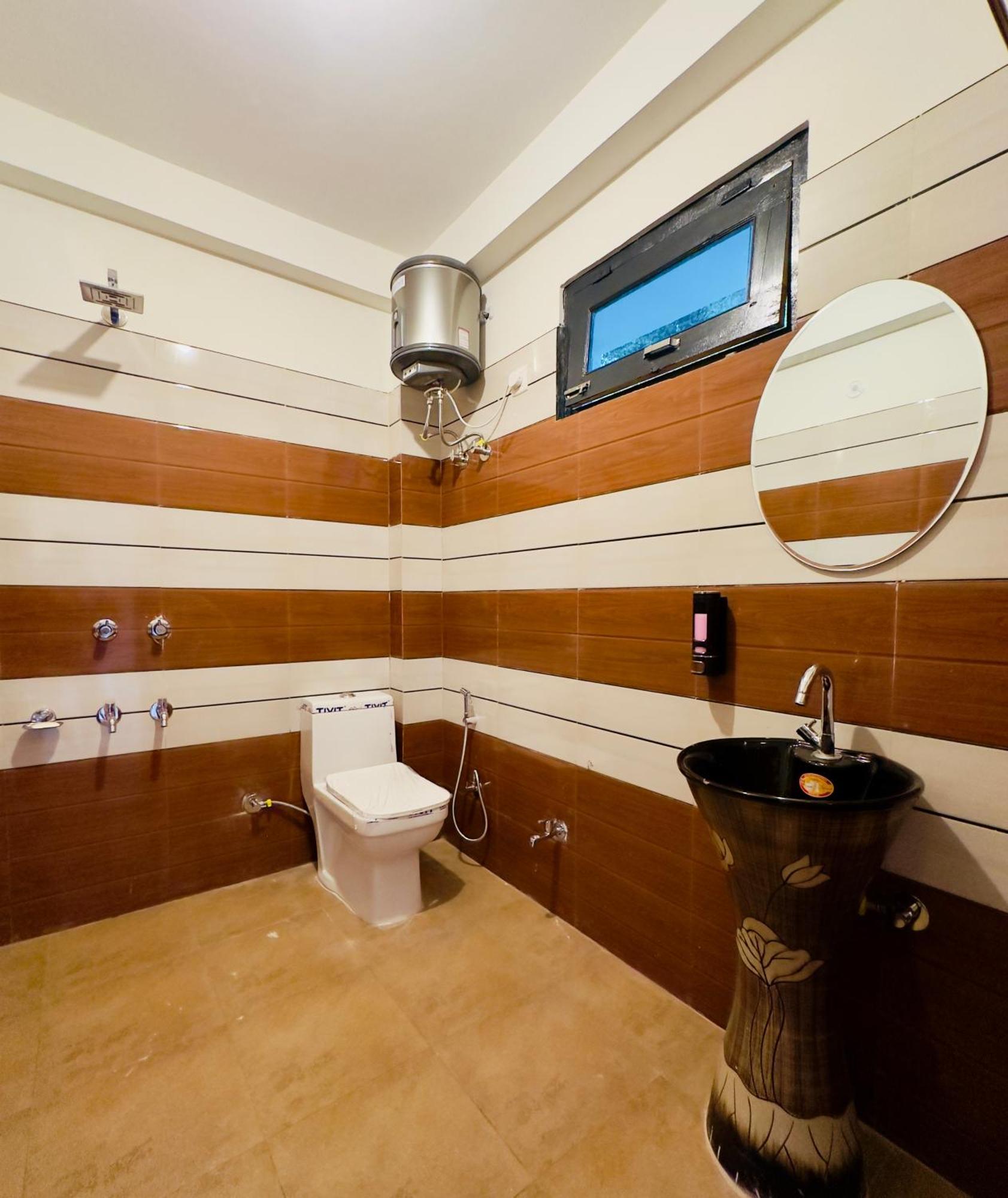 Rare House Hotel Kalgha Kültér fotó