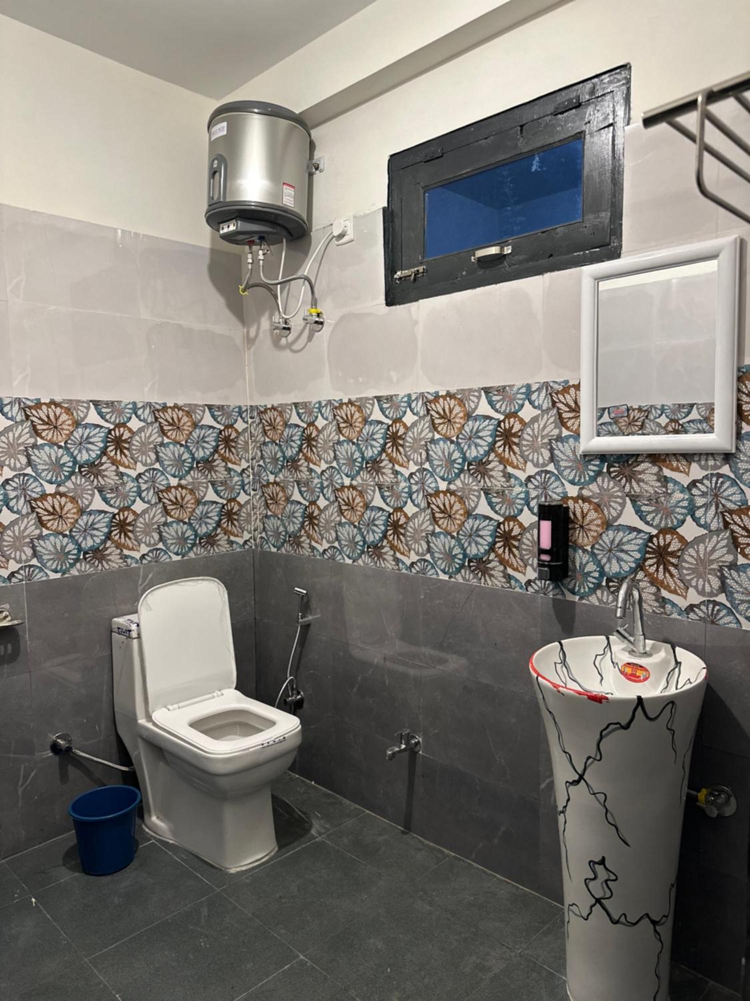 Rare House Hotel Kalgha Kültér fotó