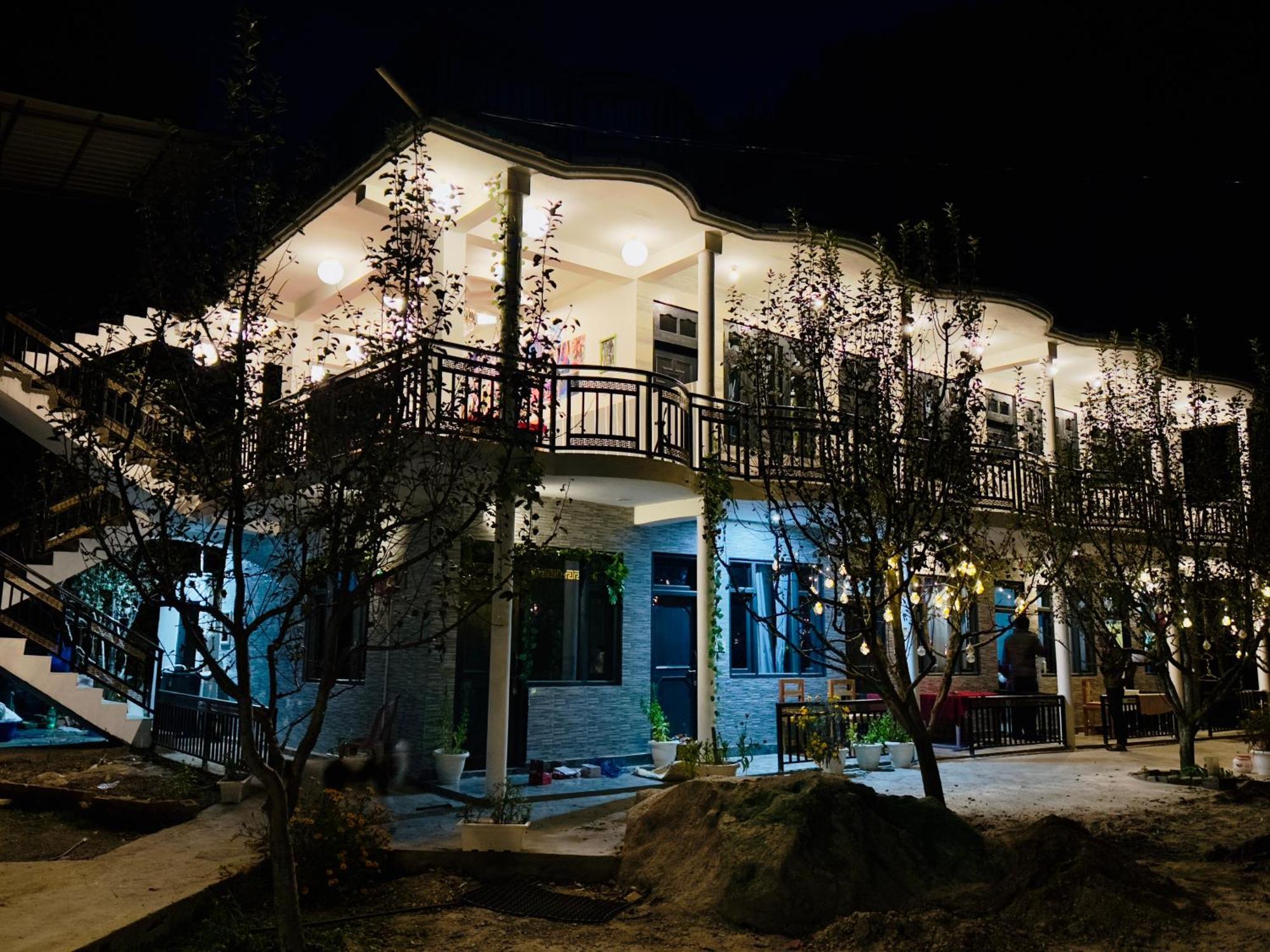 Rare House Hotel Kalgha Kültér fotó