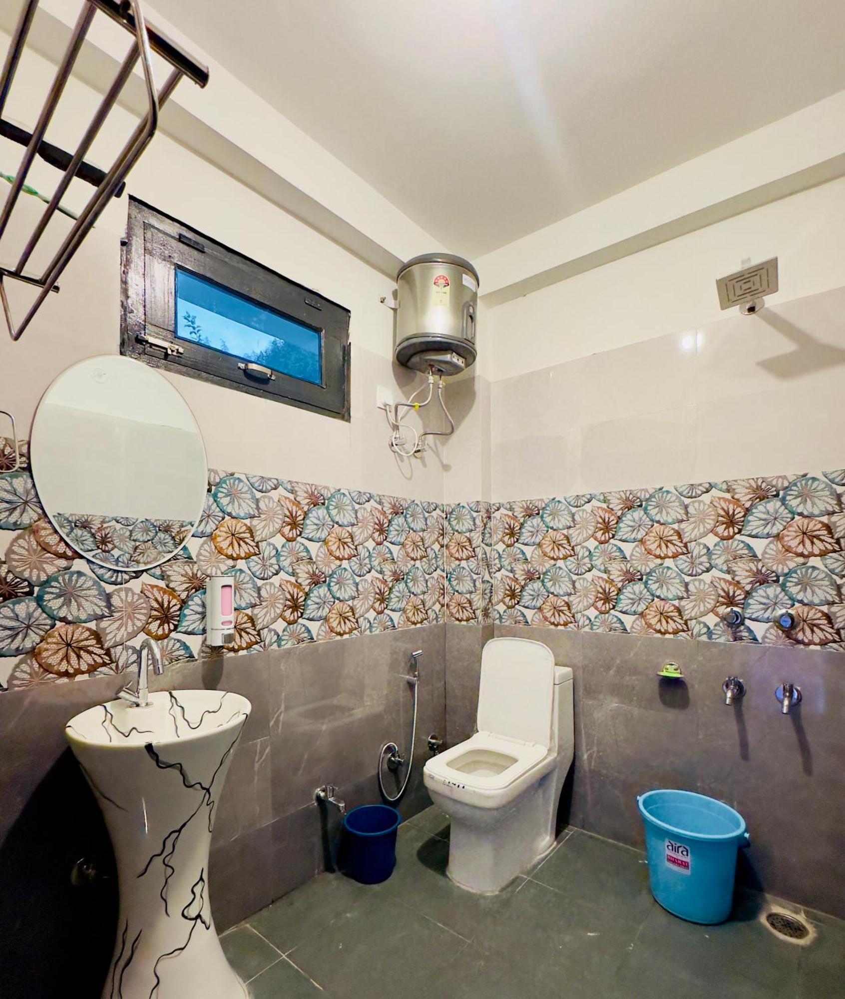 Rare House Hotel Kalgha Kültér fotó
